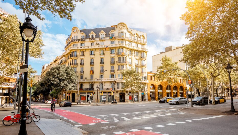 how to move to barcelona from US