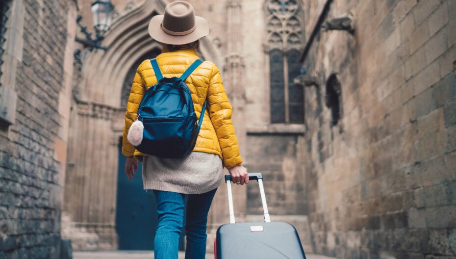 how to move to barcelona from US